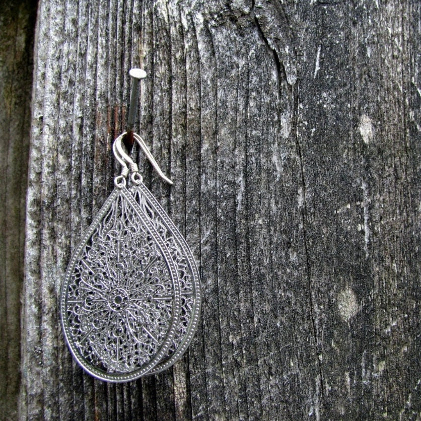 Lightweight Filigree Earring in Gold or Silver