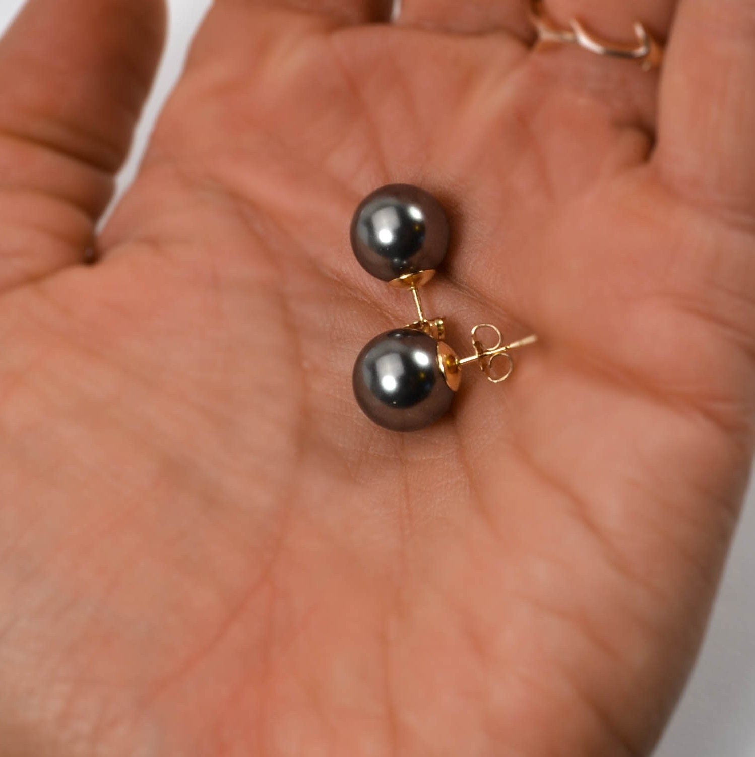 Black Pearl, Round Pearl Stud Earrings